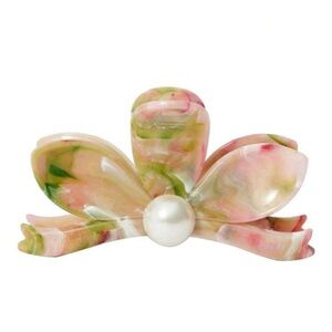 NWOT Elegant Pearl Flower Hair Clip